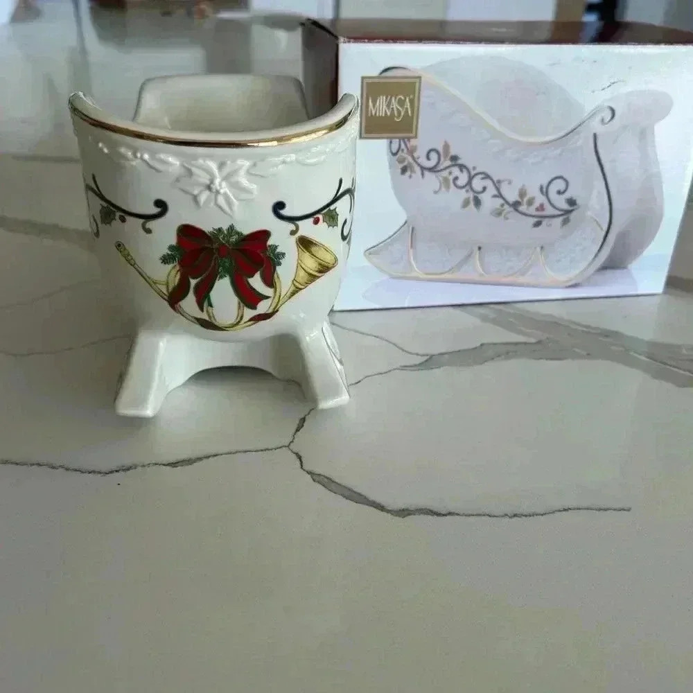 MIKASA Holly Sleigh Centerpiece Bowl KT410 Ceramic Christmas Holiday New Dish - Picture 2 of 6
